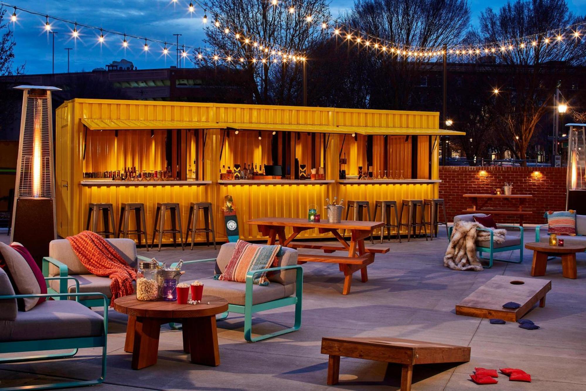 Moxy Chattanooga Downtown Exterior photo