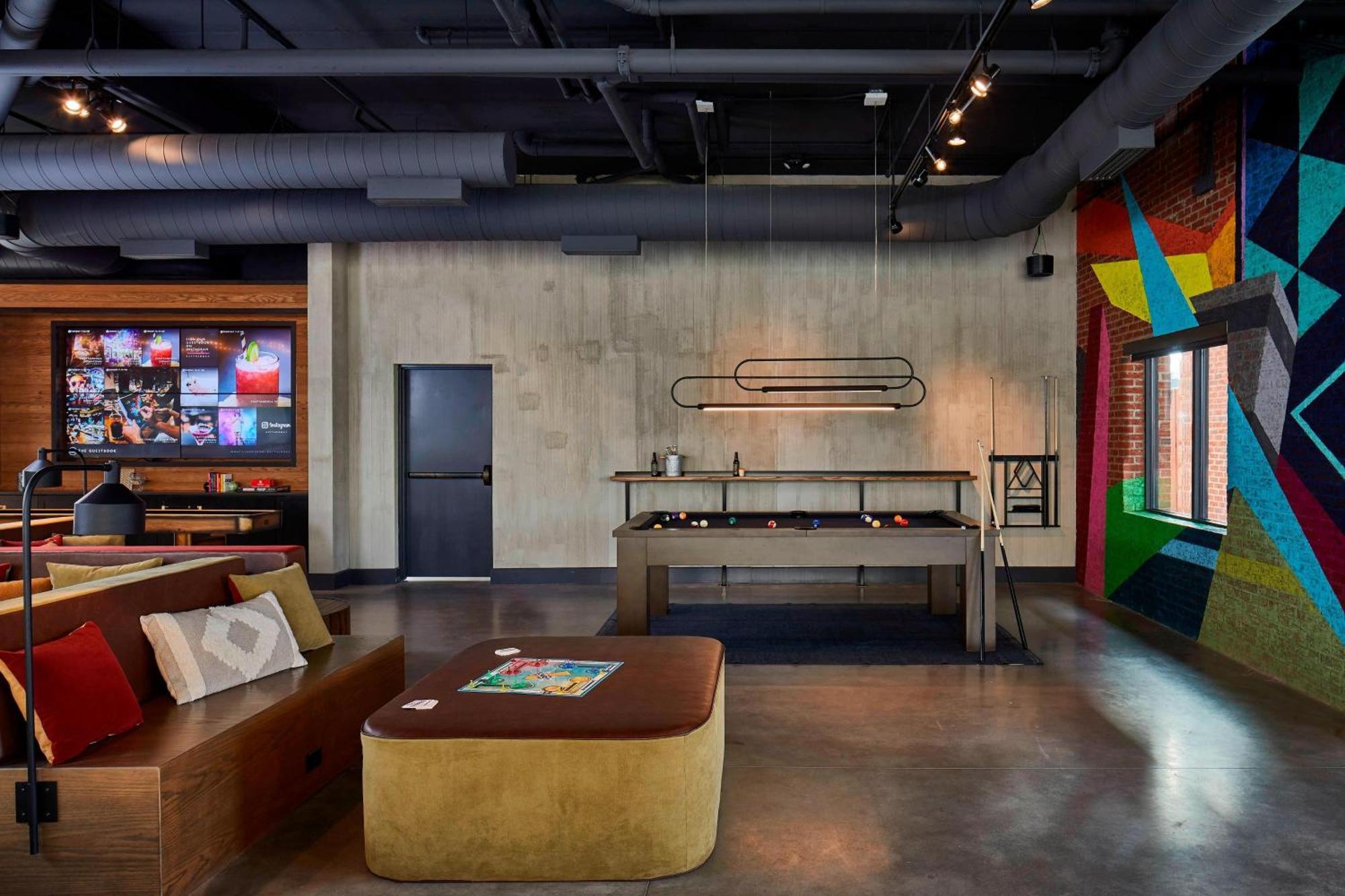 Moxy Chattanooga Downtown Exterior photo